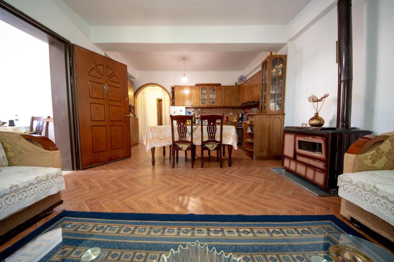 Yellow Stone Villa Gjirokastër