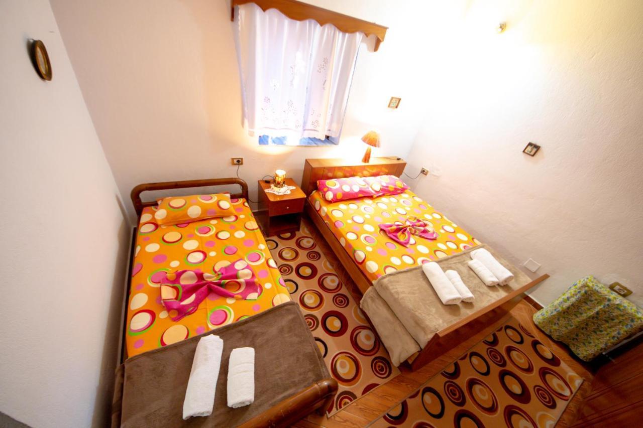Villa Yellow Stone